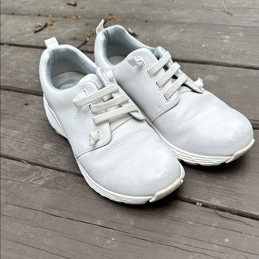 NurseMates velocity style white women’s sneakers size 8.5M